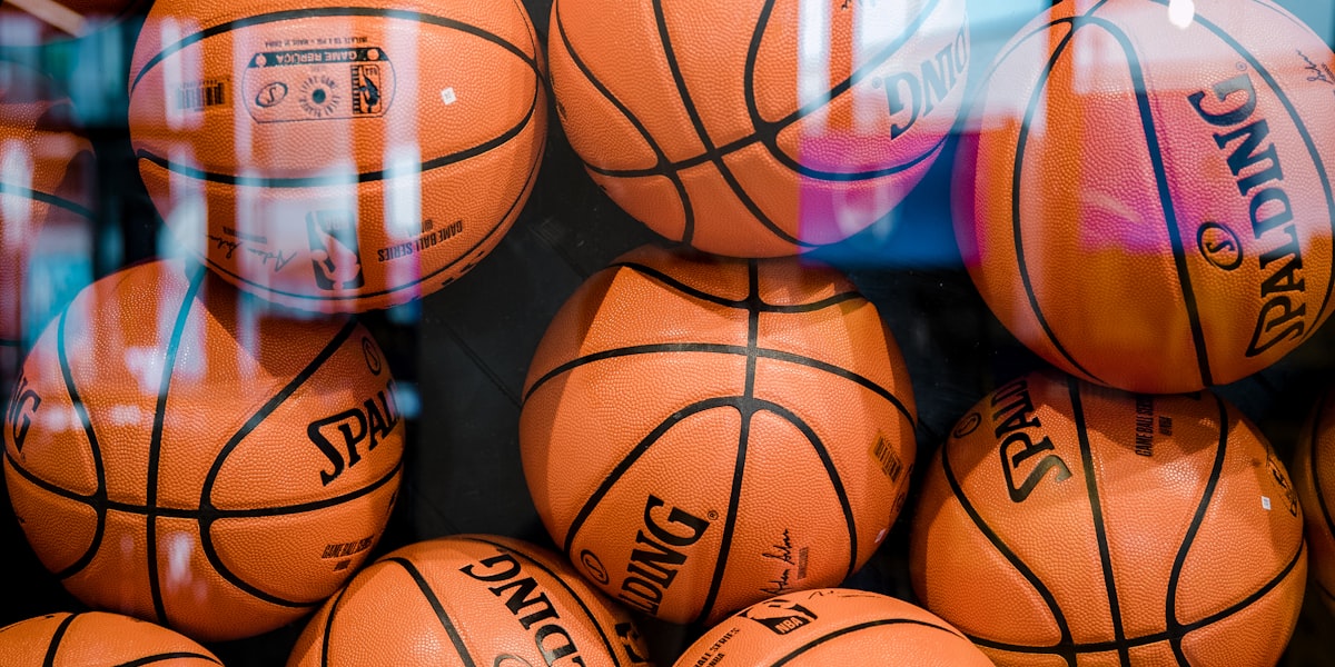 足球战术分析图 - 展示曼城与利物浦的阵型跑动热力图